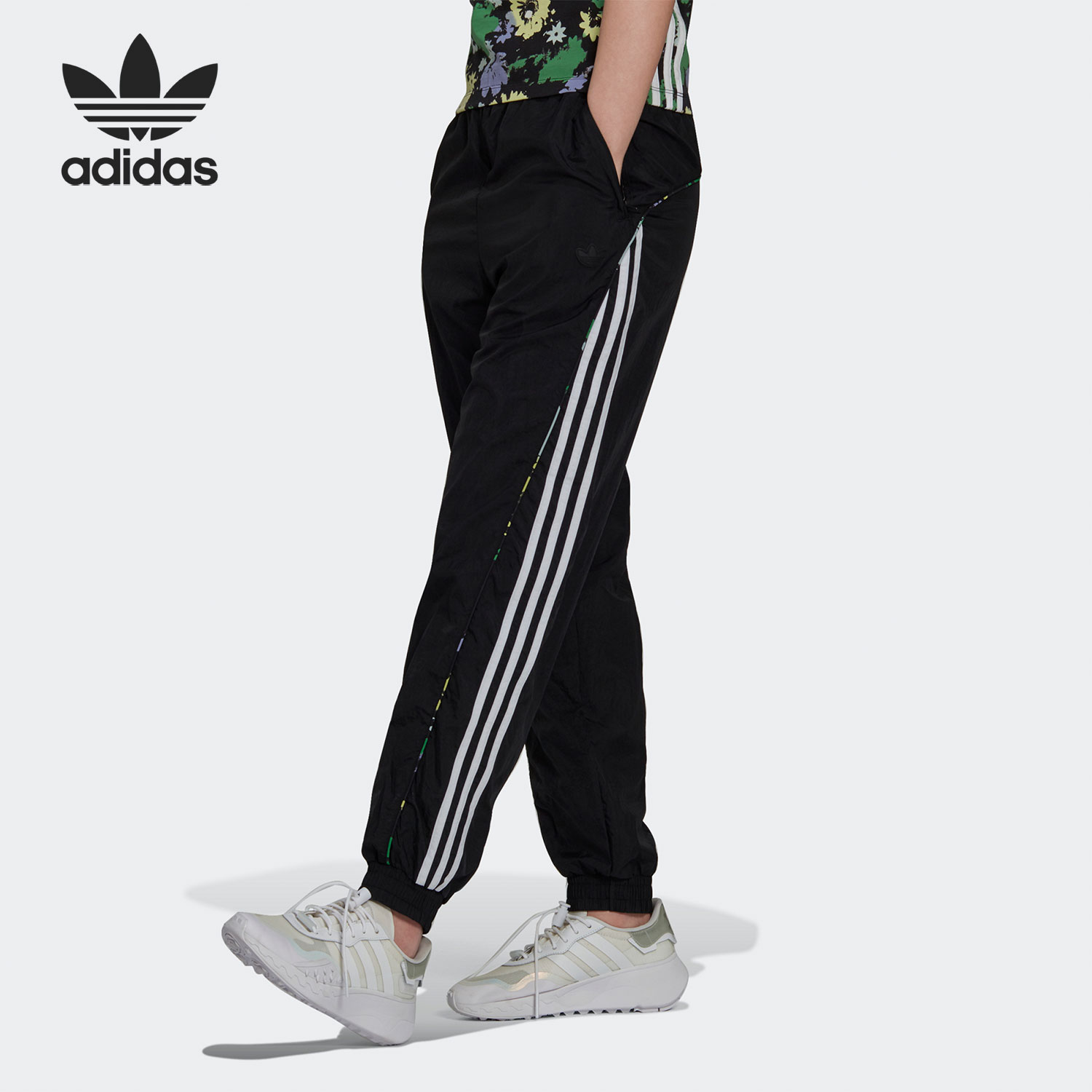 阿迪达斯正品2021新款三叶草女子花卉细节宽松运动长裤H15820