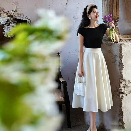 清冷白色系穿搭高腰垂感显瘦a字伞裙小个子轻奢缎面半身裙女春夏