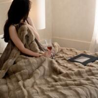 In the evening, I'm looking for a new Tuscan rabbit fur short pile casual blanket, a light luxury high-end sofa blanket. The blanket is soft and warm thumbnail 3