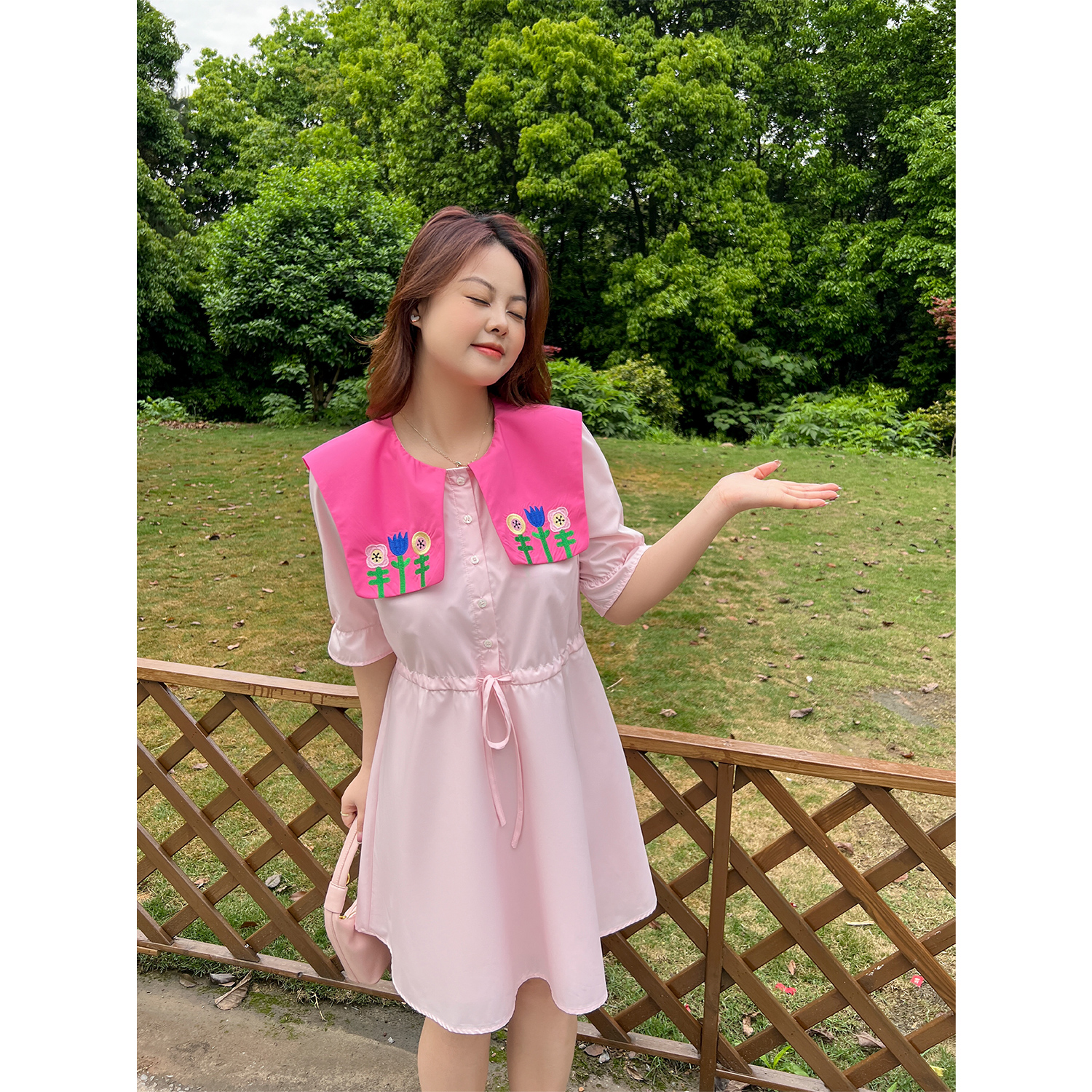 甜美收腰连衣裙DM100女装