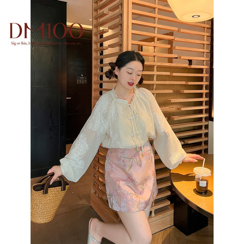 DM100大码百分百2025春新款女装显瘦国风新中式刺绣上衣半裙套装