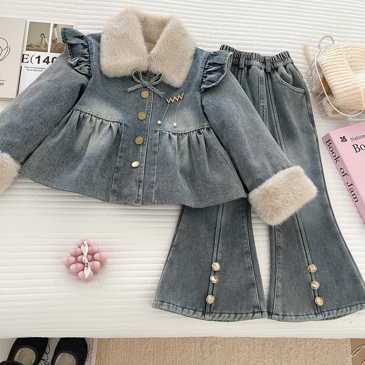 女童加绒加厚牛仔套装2025冬季新款收腰毛毛牛仔外套喇叭裤两件套