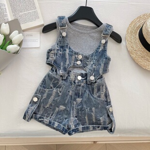 女童夏季背带裤套装2026新款韩版洋气马甲时髦码洞牛仔短裤三件套