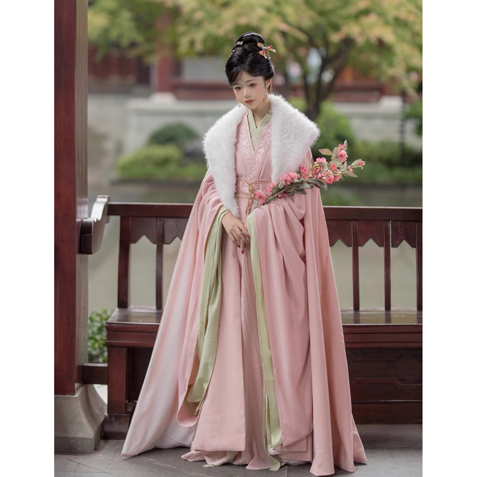 【王姬】2025款魏晋制汉服女秋冬季绣花上衣双层斗篷毛领古风古装,女装/女士精品,汉服套装,淘宝优惠券,粉丝福利购,淘宝优惠卷