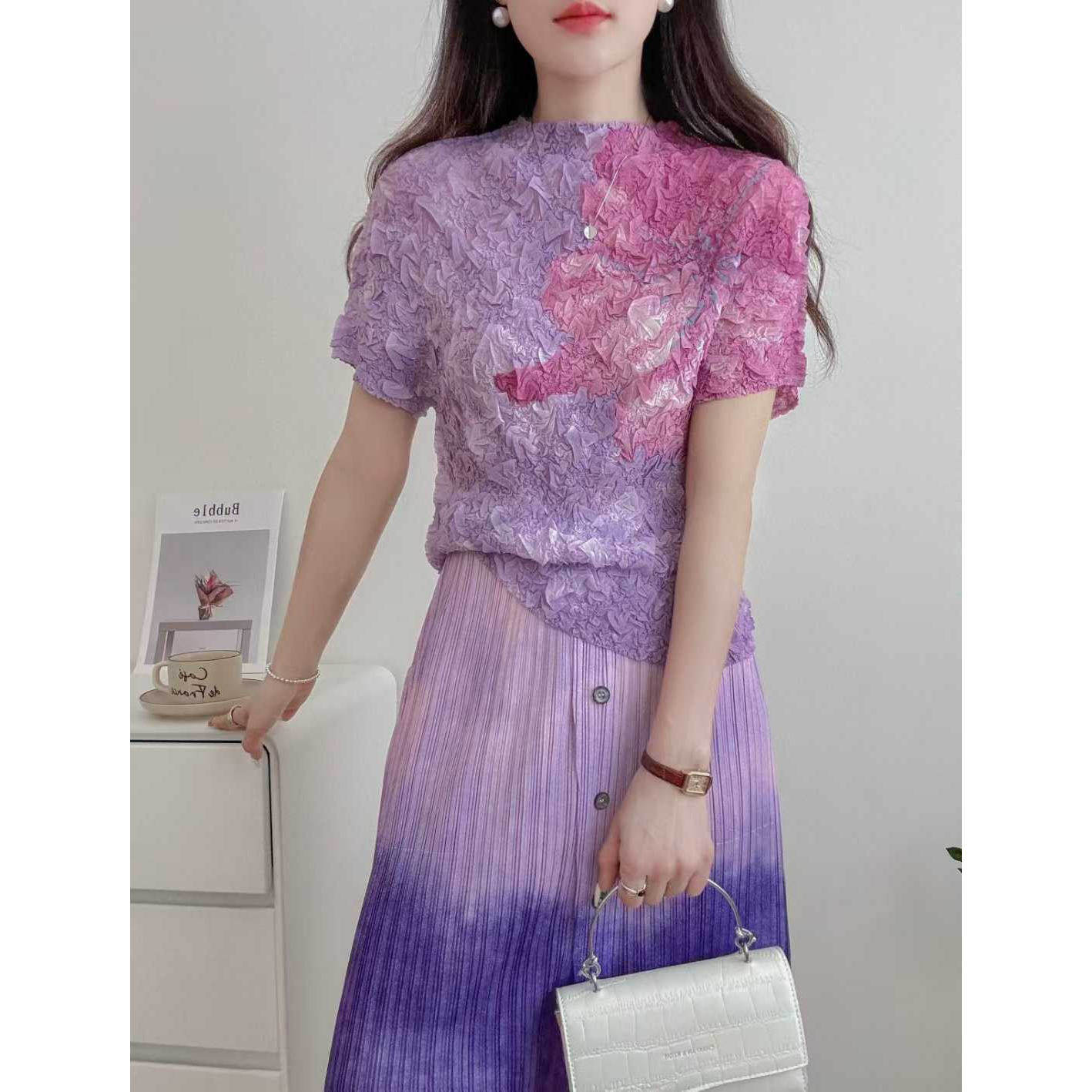 2026夏季新款压褶大花朵轻薄款印花短袖女三宅风宽松套头显瘦T恤