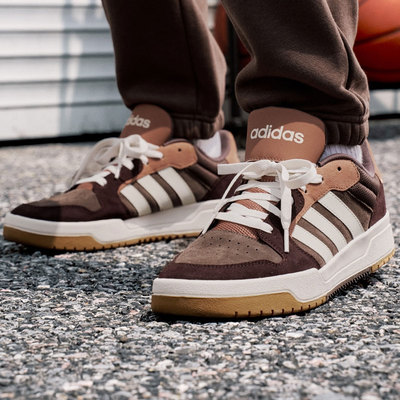 adidas阿迪达斯男鞋春季新款麂皮休闲棕色篮球运动低帮板鞋JR8321