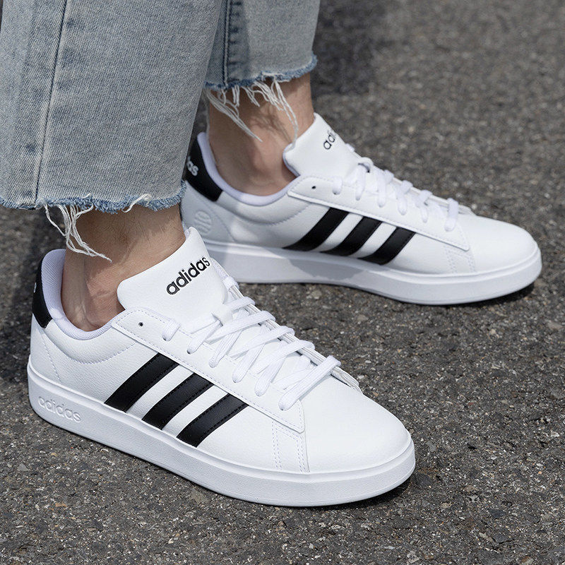 Adidas皮面小白鞋男鞋20