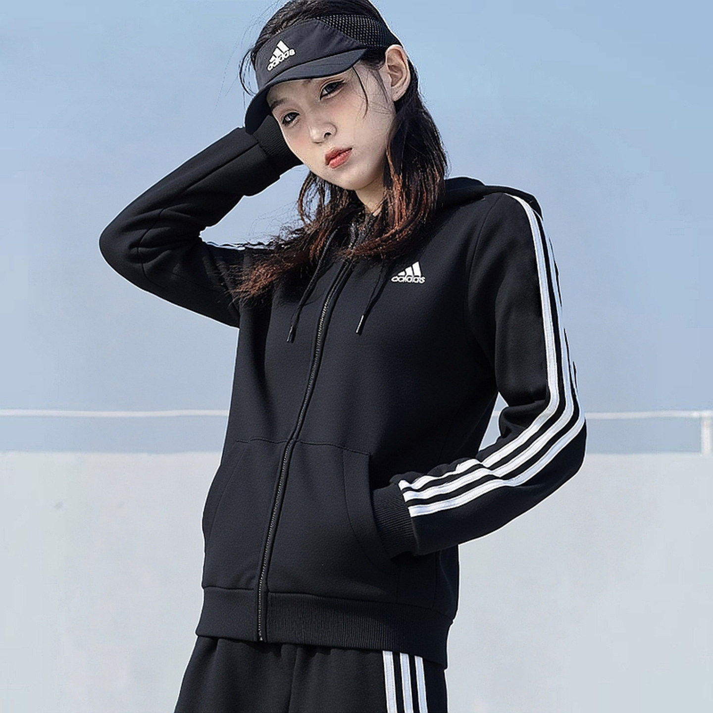 阿迪达斯外套女秋季新款针织上衣连帽衫三条纹防风美式显瘦运动服