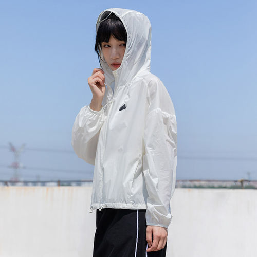 阿迪达斯薄款外套女夏季新款遮阳连帽运动服防风衣梭织夹克IM8837