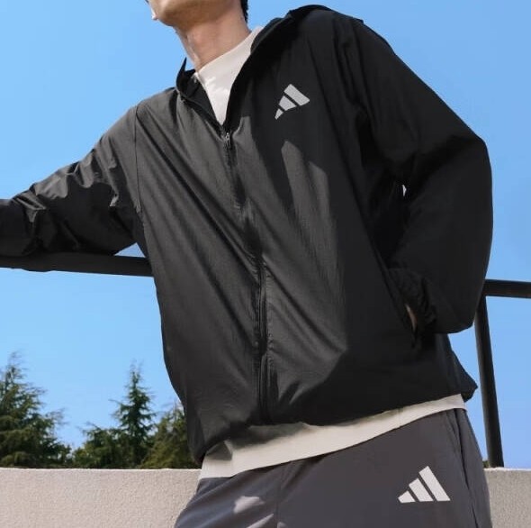 阿迪达斯外套男夏季新款运动休闲皮肤速干透气防晒上衣连帽夹克