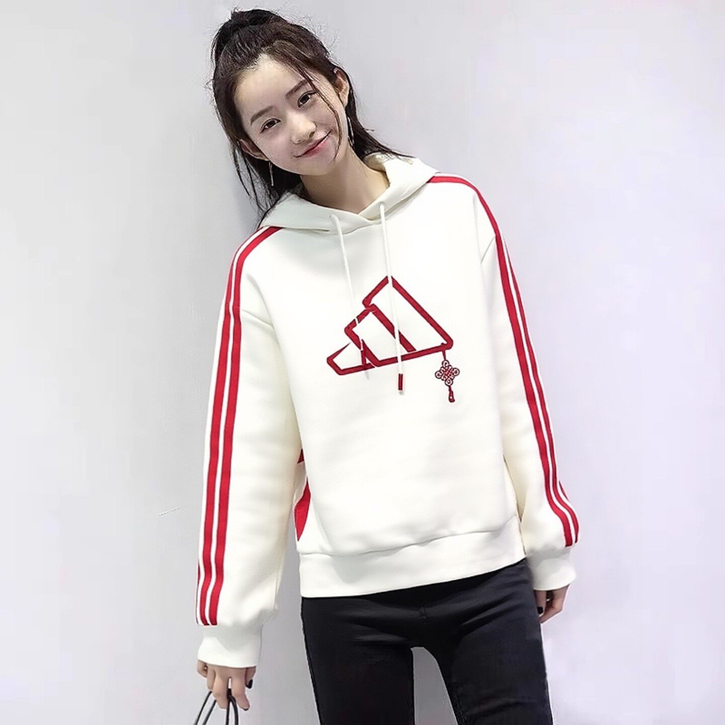 阿迪达斯卫衣女秋季新款宽松白色连帽套头衫运动美式保暖上衣外套