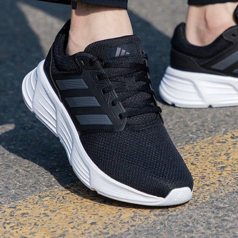 Adidas男鞋夏季新款网面透气运动鞋低帮网面轻便耐磨跑鞋HP6642