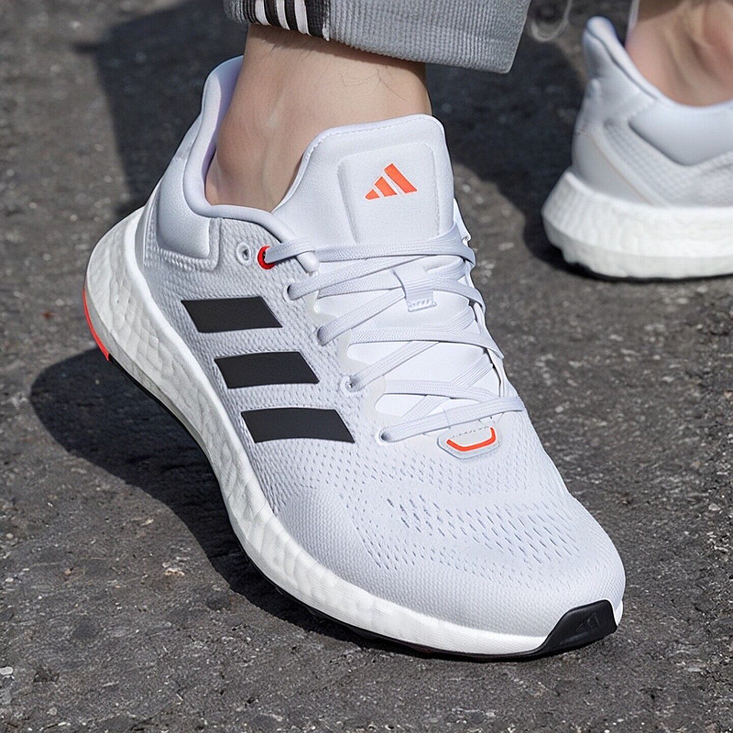 Adidas男鞋新款缓震训练
