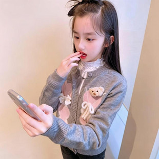 甜美风小熊图案针织开衫女童灰色毛衣洋气减龄少女甜心