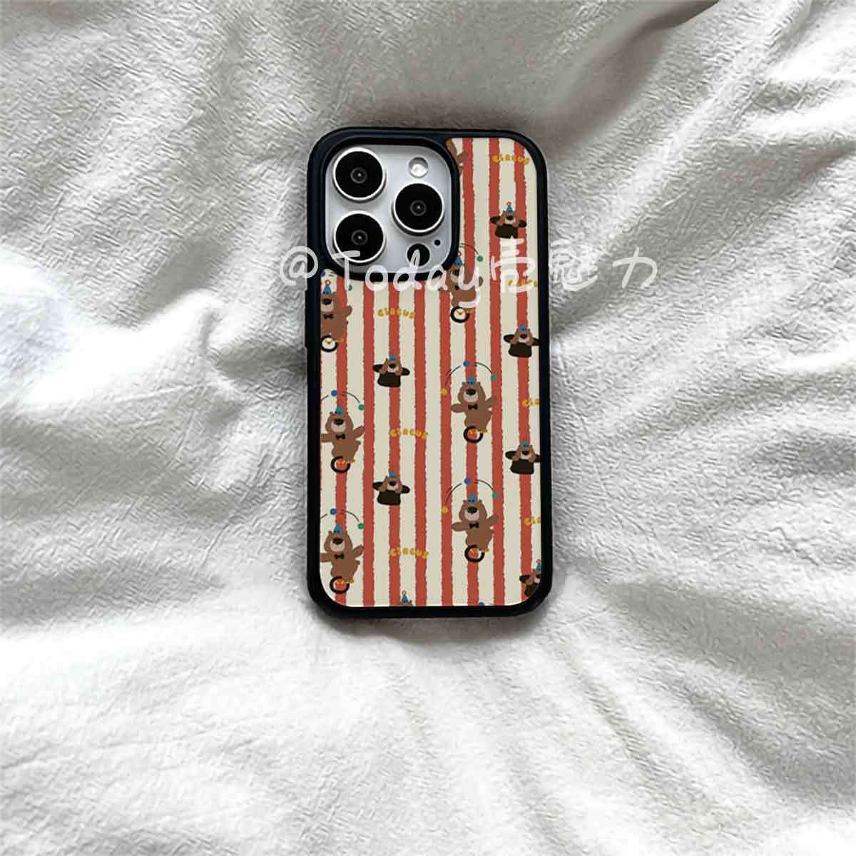 条纹跳舞小熊亚克力黑边磁吸适用苹果iPhone16promax手机壳1315pro小米14Pro保护套华为mate6070防摔三星S23