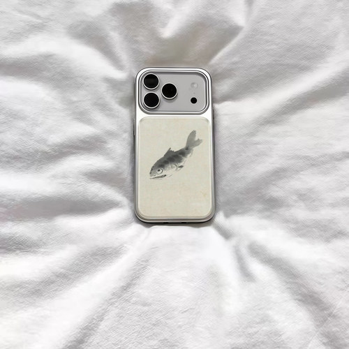 ins复古生气反骨小鱼电镀银磁吸适用苹果iPhone17promax手机壳1615pro小米1415Pro华为mate60p70三星S23防摔