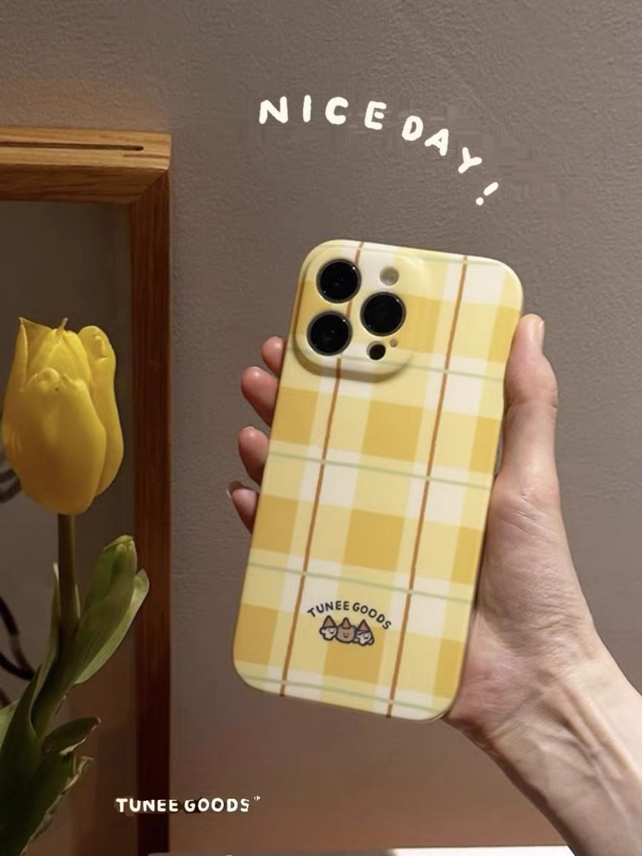 原创小清新暖黄复古格纹菲林壳iPhone15/15pro苹果硬壳13/12手机保护壳11promax磨砂亮面全包半包式XR简约XXS