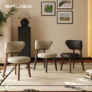 北欧简约高级感餐椅家用中古风设计师实木餐桌椅白橡木软包靠背椅