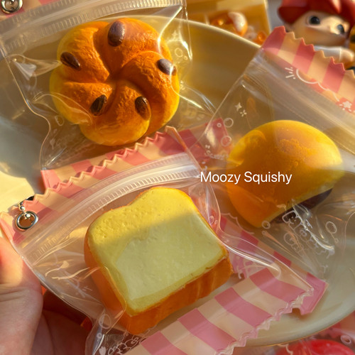 一盘点心曲奇饼干慢回弹捏捏乐解压玩具仿真面包挂件钥匙扣包挂