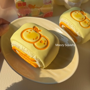 甜橙奶皮卷捏捏乐解压慢回弹玩具木吉仿真食玩玩具巧克力squishy