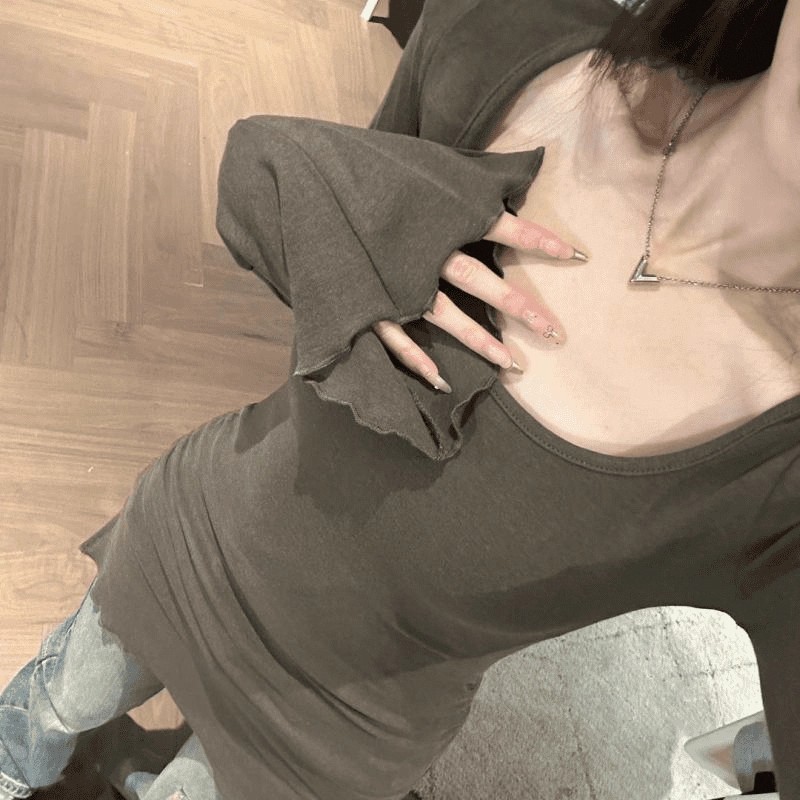 显瘦纯色领喇叭袖上衣女