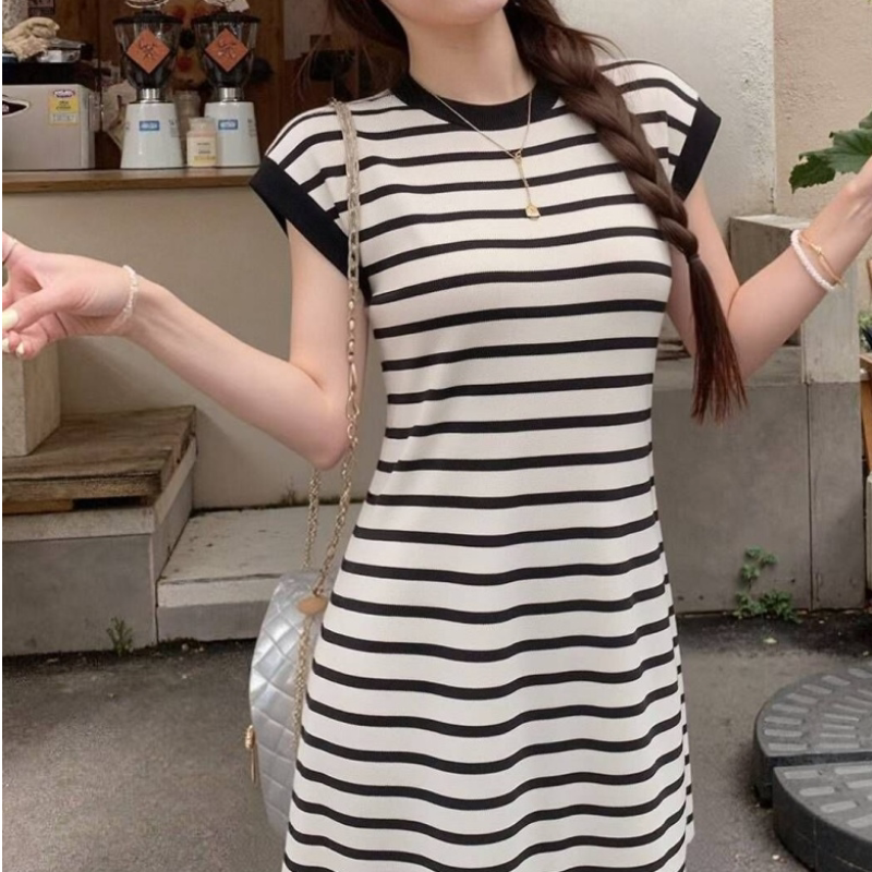 2026小众美式复古休闲撞色条纹圆领短袖连衣裙高腰修身显瘦包臀裙