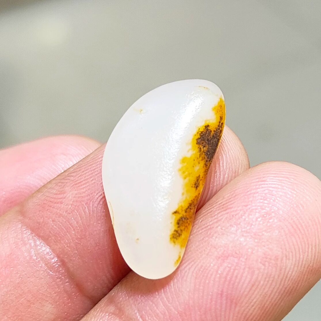 纯天然正品新疆狭义和田玉高品质收藏级特色玩料聚黄皮挂件吊坠