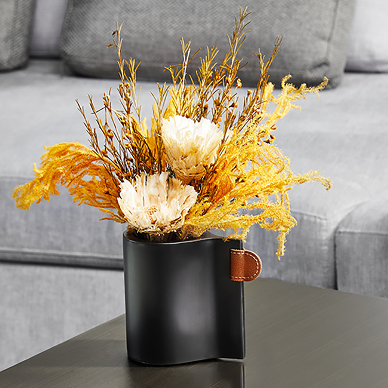 简约家居意式轻奢黑色皮革金属花