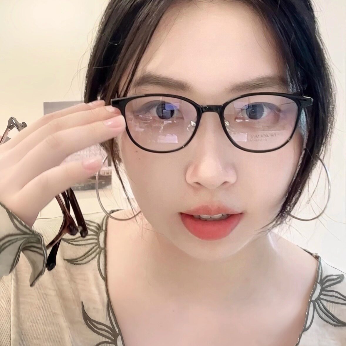 良也超轻tr90日常款光学素颜眼镜架女配近视度数防蓝光渐变色镜架