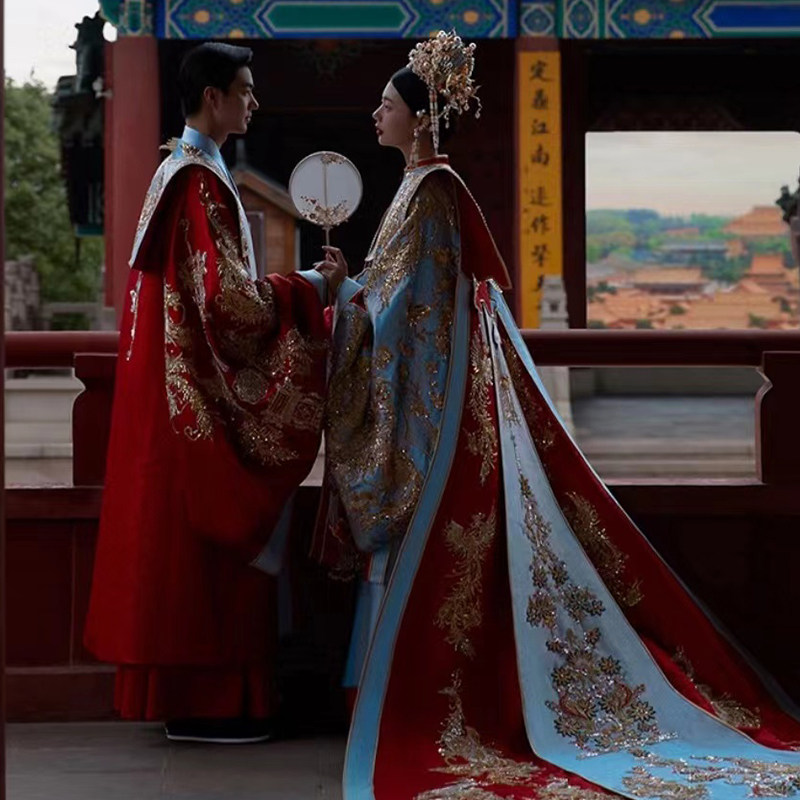 明制汉式婚服凤冠霞帔新娘中式结婚嫁衣红色冬季汉服古装情侣装