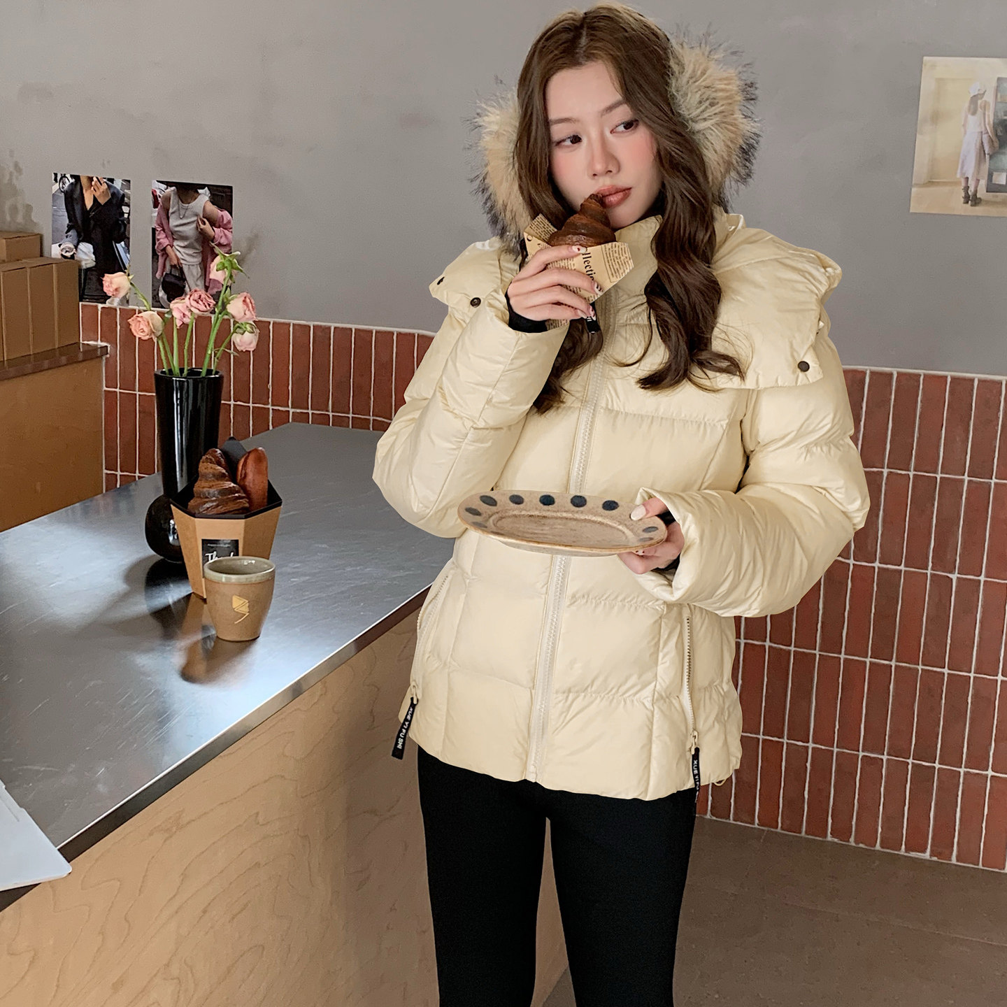 冬季女短款连帽防风加厚显瘦棉服