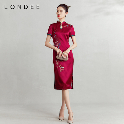 中国风新中式结婚红色刺绣旗袍