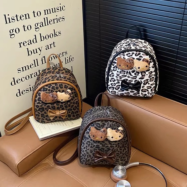 豹纹学院风Hellokitty双肩背包