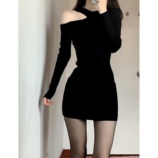 针织连衣裙女秋冬修身黑色露肩纯欲风性感紧身打底毛衣包臀连衣裙