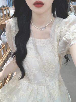法式初恋杏色刺绣连衣裙女