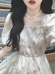 茶歇法式碎花连衣裙女夏气质收腰甜美仙女泡泡袖温柔初恋奶甜长裙