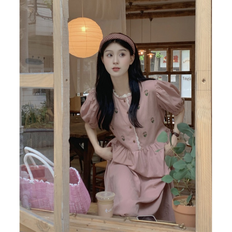 粉色连衣裙夏泡袖甜美收腰