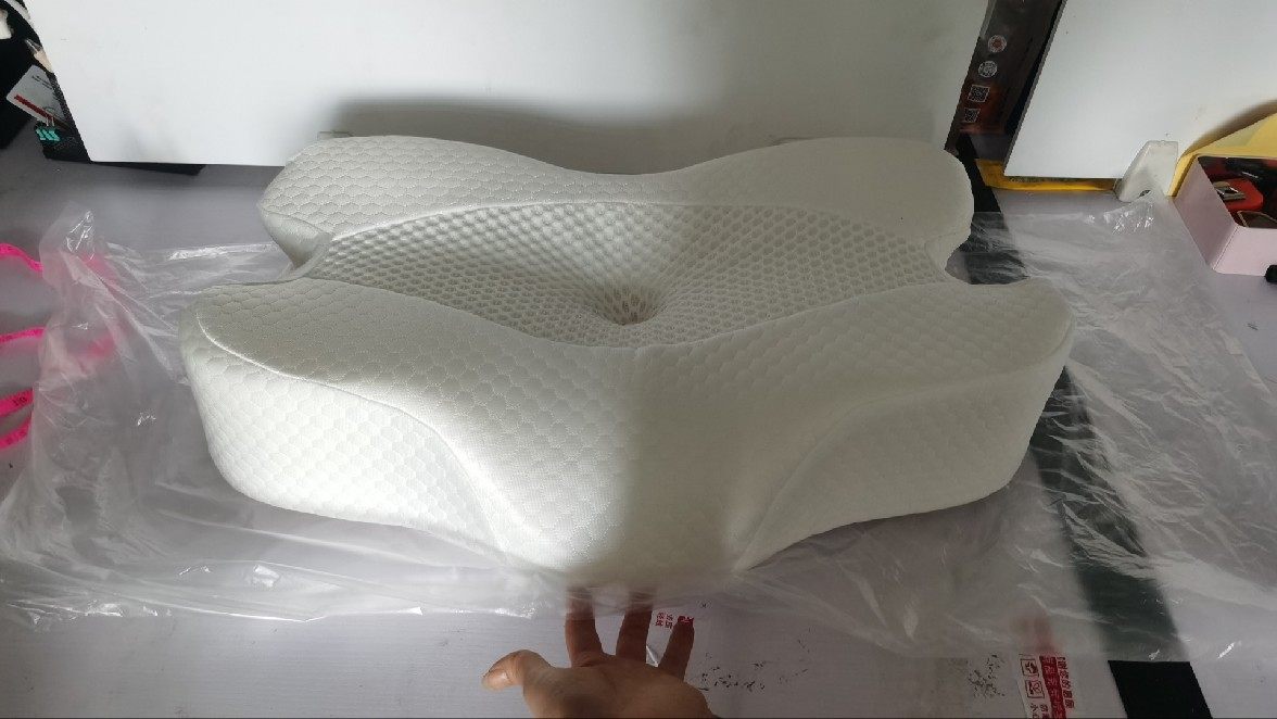 出口尾单慢回弹护颈枕 双向枕 蝶形记忆枕 舒适保健睡眠枕头