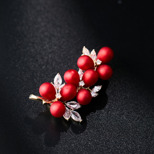 奢品高知女性饰品红樱桃胸针女款高级感轻奢小众设计胸花别针礼物