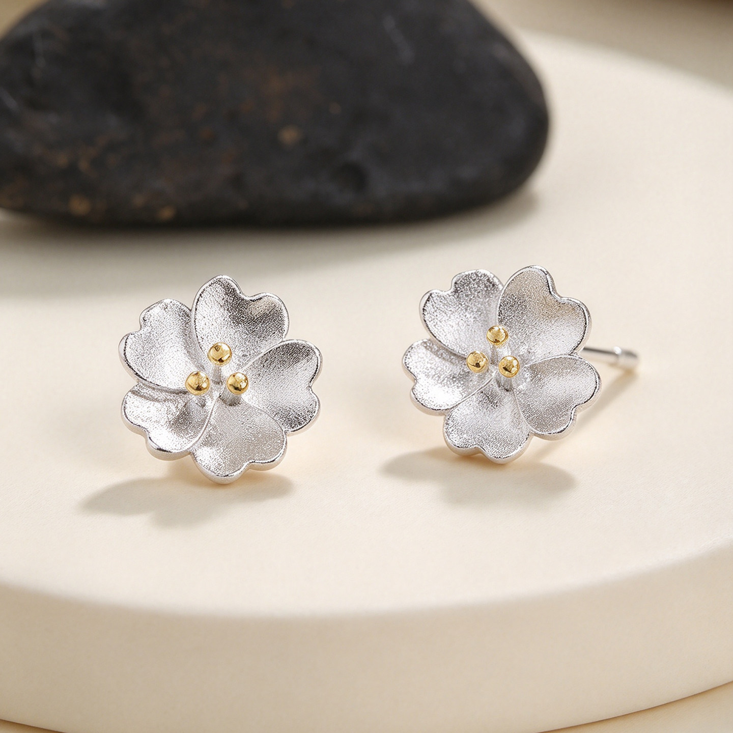 S925纯银樱花耳钉防过敏银针