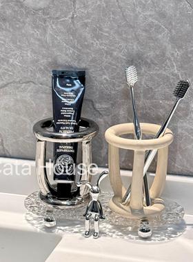 Cata · 牙刷置物架子一家三口牙具牙膏化妆笔收纳架牙刷座陶瓷