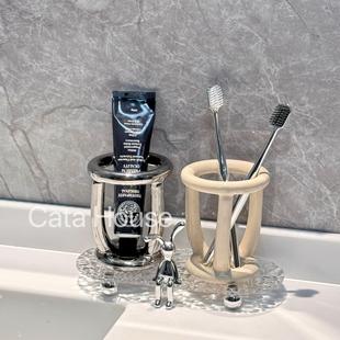 Cata 牙刷置物架子一家三口牙具牙膏化妆笔收纳架牙刷座陶瓷