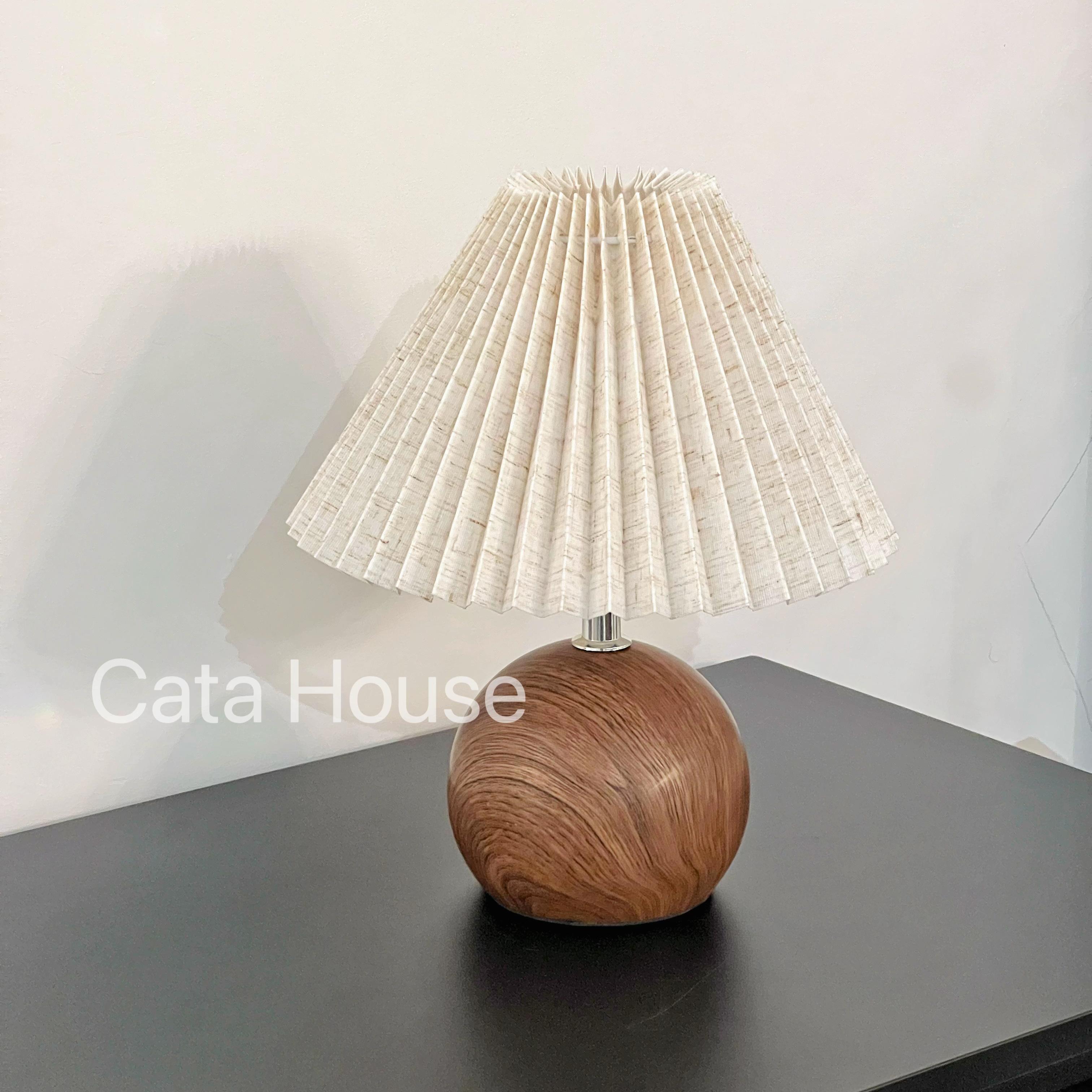 Cata · 网红灯高端卧室床头灯温馨喂奶小夜灯胡桃木百褶台