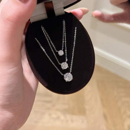 经典四爪单钻D级莫桑石锁骨链女