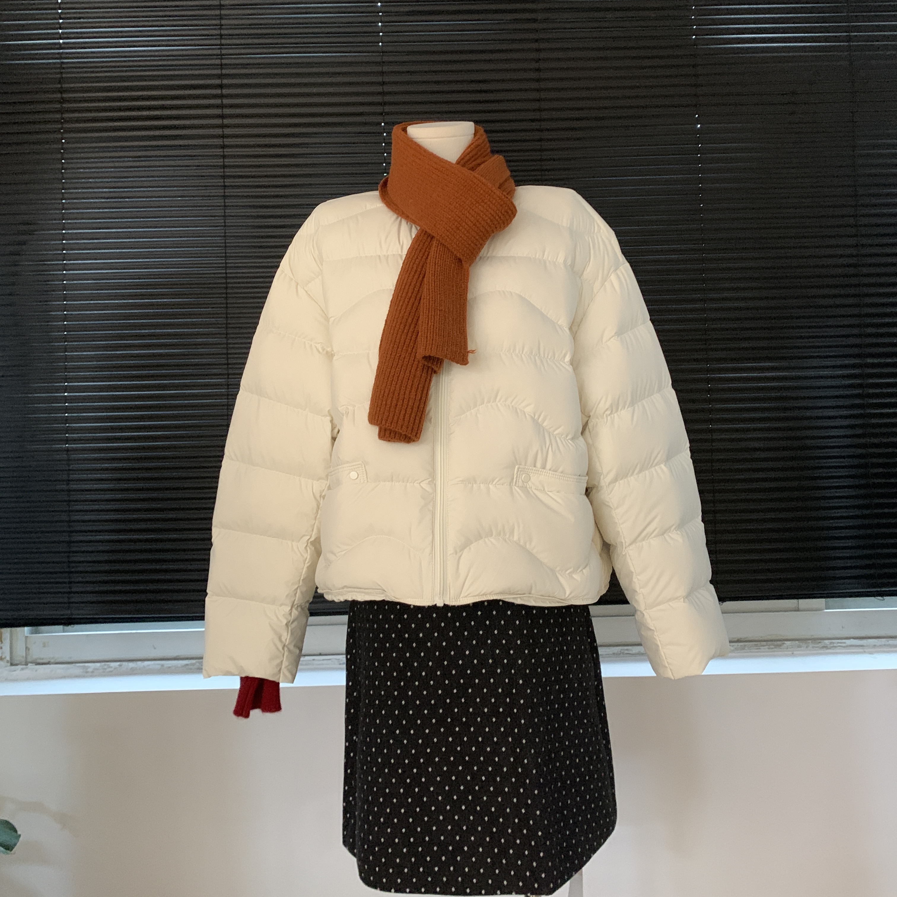 2025秋冬新款欧洲站欧货时尚圆领极简风波浪纹压线鸭绒羽绒服外套