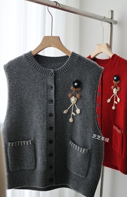 100%纯山羊绒圆领重工钩花口袋纽扣马甲外搭无袖针织衫开衫背心