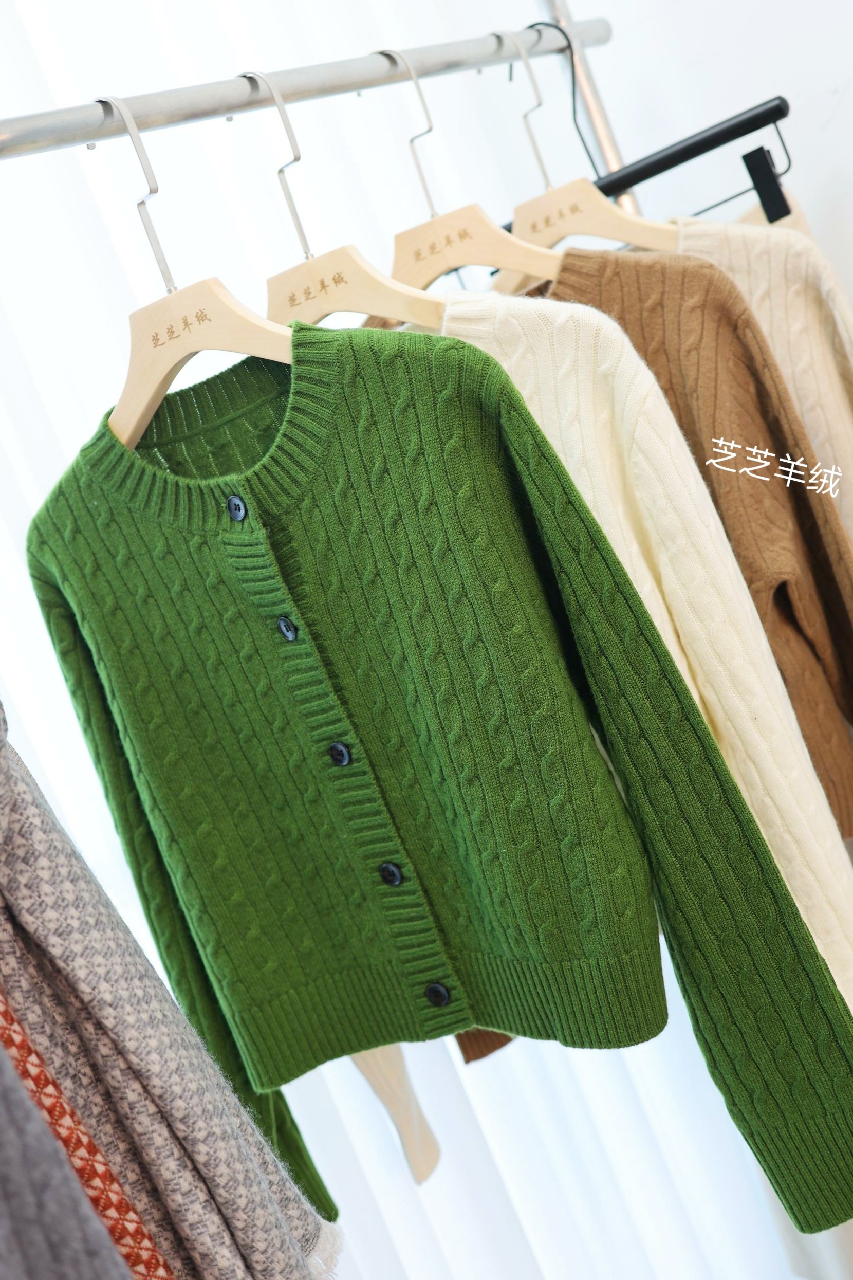 100%纯山羊绒衫五星家麻花简约纯色圆领长袖针织开衫短款