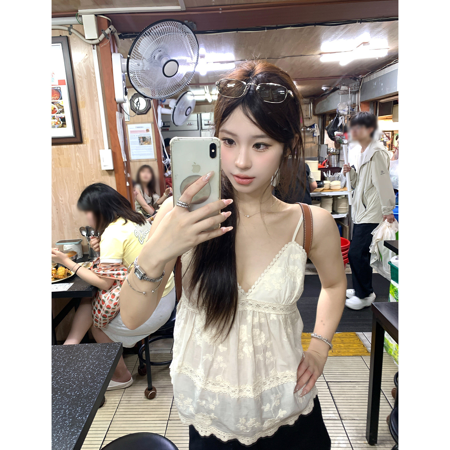 DDang钩花v领短吊带复古韩系宽松显瘦百搭蕾丝提花无袖内搭上衣女图片