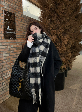 Adan 马海毛格纹围巾冬季新款韩版大版百搭黑色仿羊绒流苏围脖女