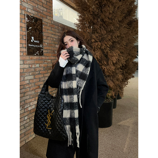 大版 Adan 韩版 新款 百搭黑色仿羊绒流苏围脖女 马海毛格纹围巾冬季